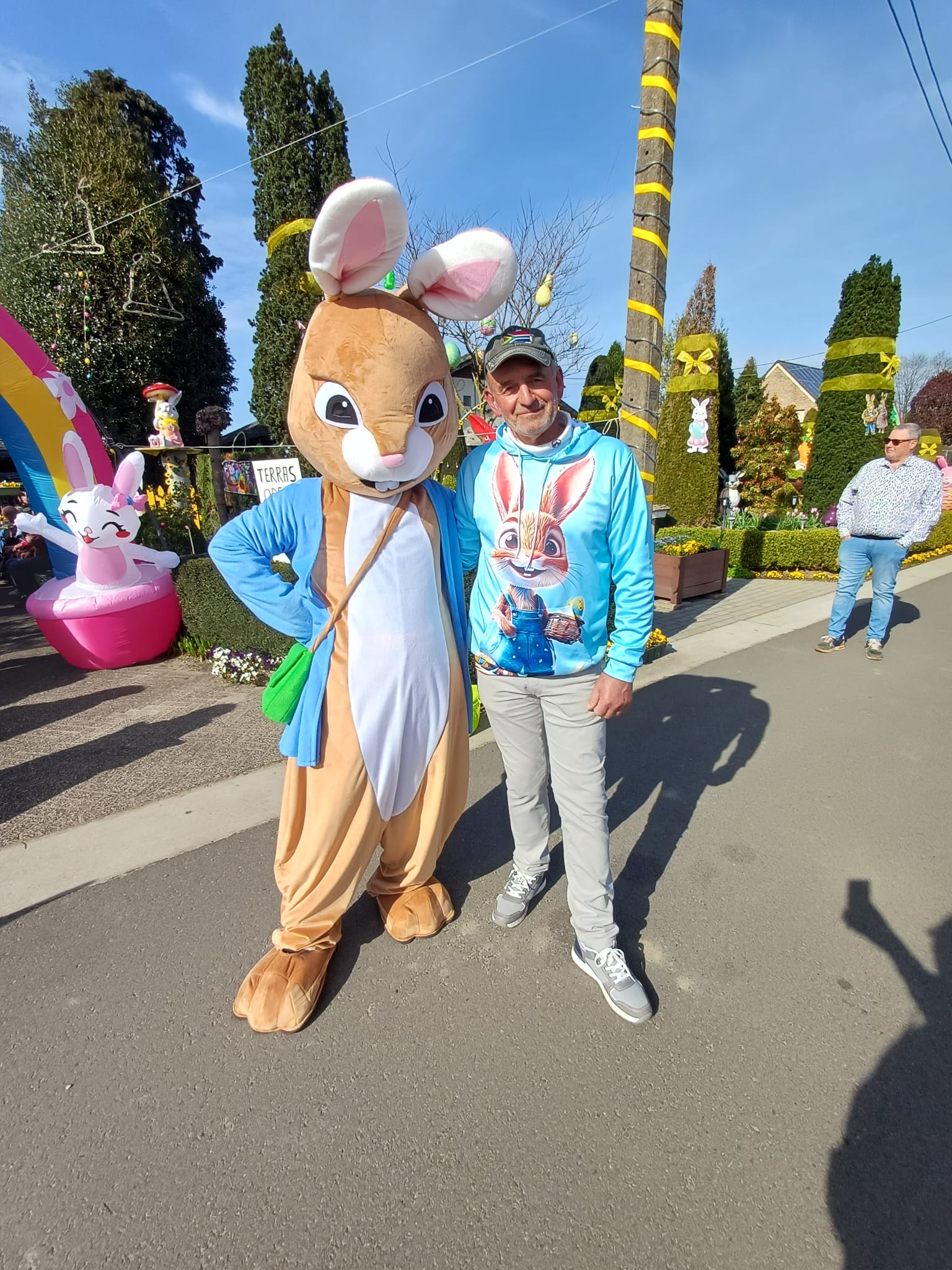 De paashaas op bezoek in de heerlijke lentezon.